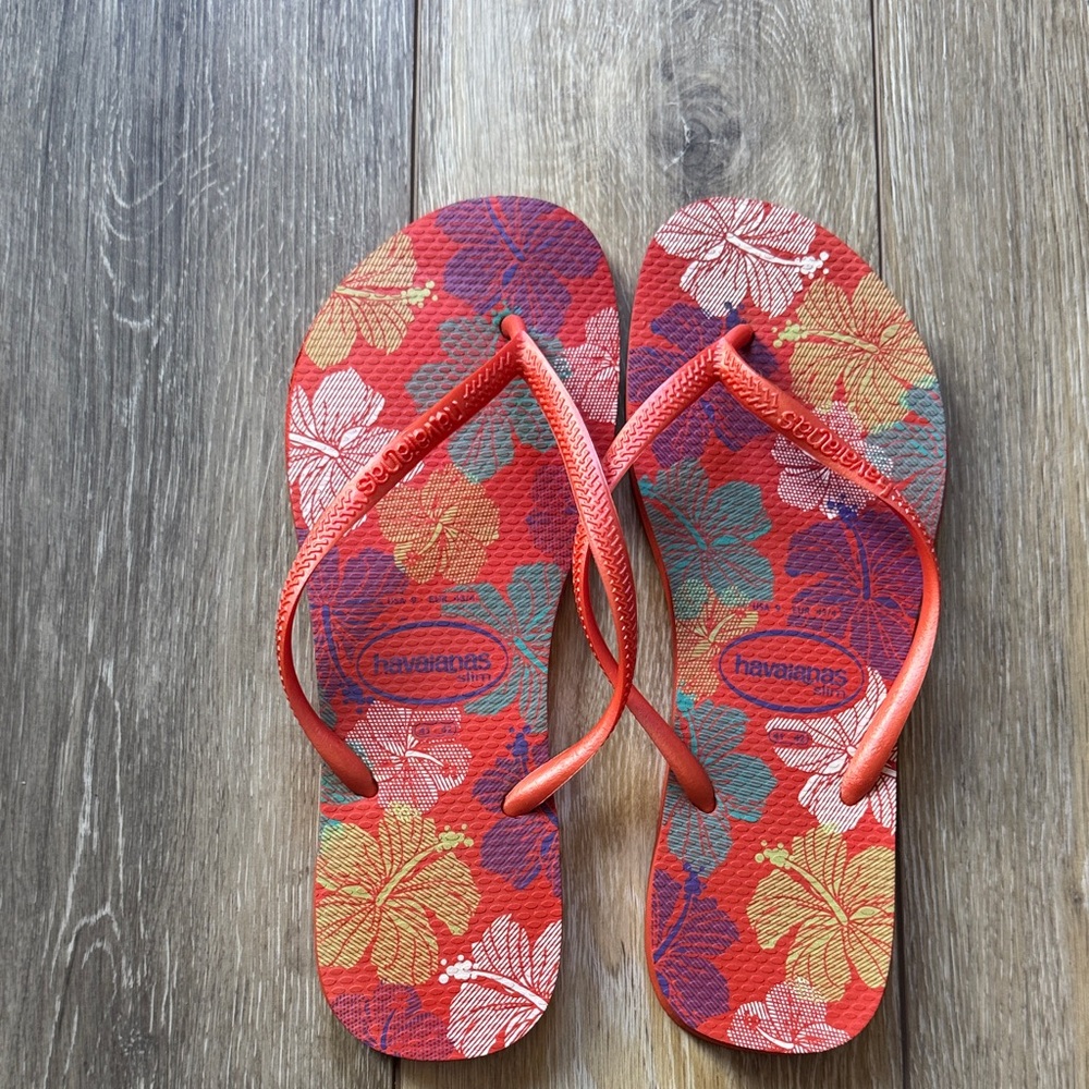 Havaianas Women's Red Floral Sandals